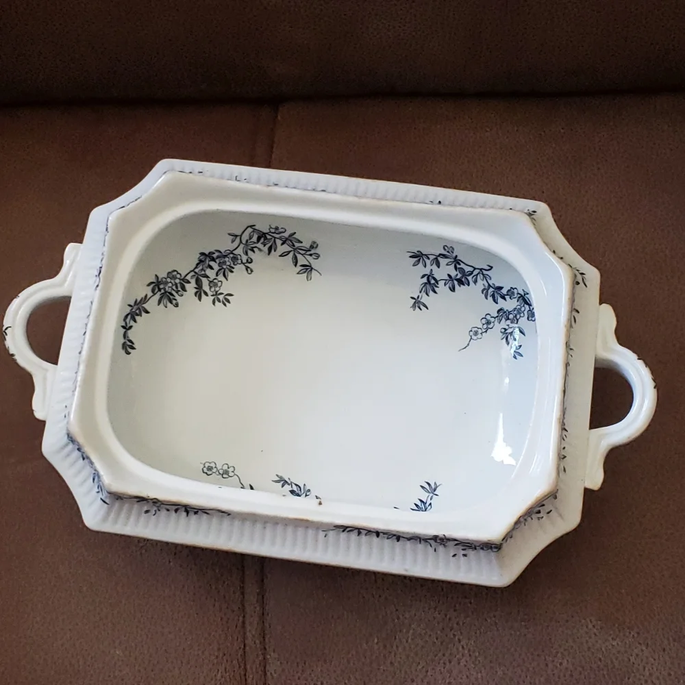 G. Jones and Son covered oval tureen Aberdeen blue from 1880